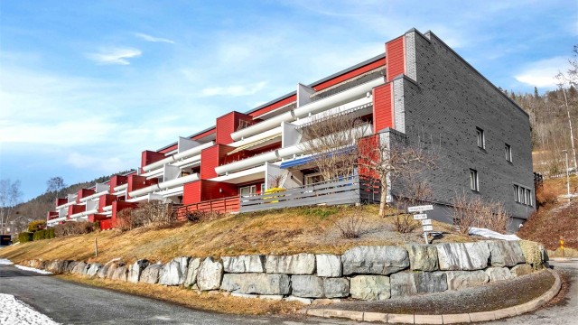 Eiendomsmegler Sarvajuthan Mahalingam v/Krogsveen Sandvika har gleden av å presentere Jordbærstien 7!