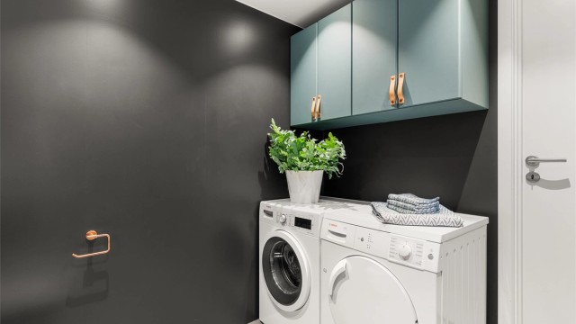 Opplegg for både vaskemaskin og tørketrommel ved siden av hverandre