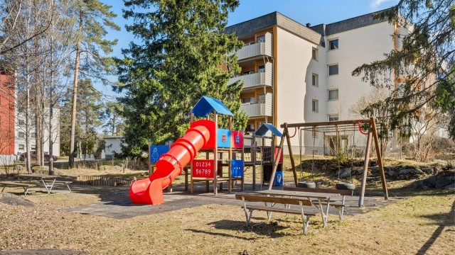 Nabolaget er barnevennlig med flere lekeplasser på borettslagets fellesområder.