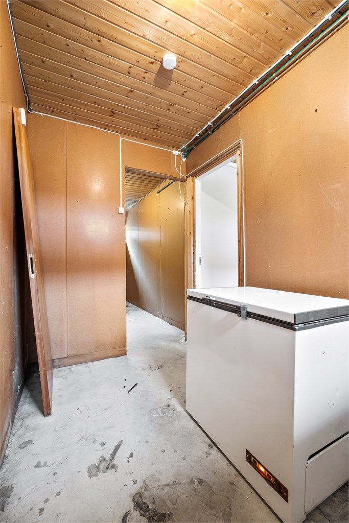Ytterligere bodareal i underetasjen med god plass ekstra lagring.