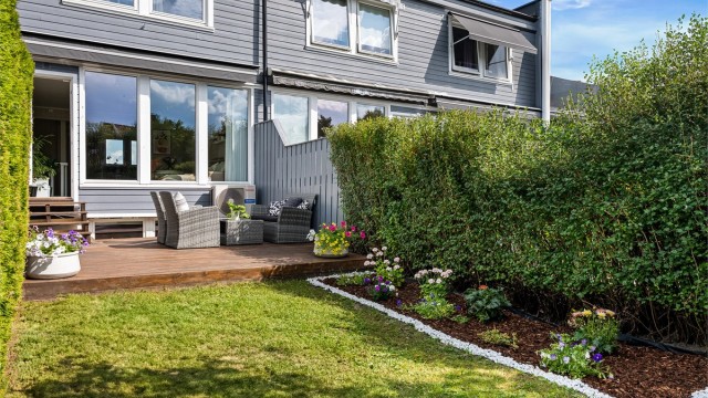 Velkommen til Hageveien 6C presentert av Eiendomsmegler Marius Stormfelt - Rekkehuset ligger i et rolig, familievennlig og etablert boligområde på Hebekk i Nordre Follo kommune.