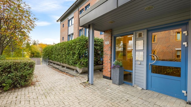 Her finner du alt du trenger i hverdagen med nærhet til kaféer, restauranter, butikker, servicefasiliteter og offentlig kommunikasjon