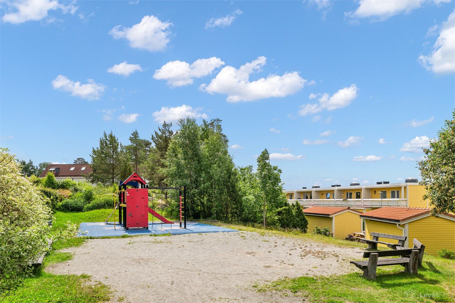På fellesområdet finnes det også lekeplass for de minste.