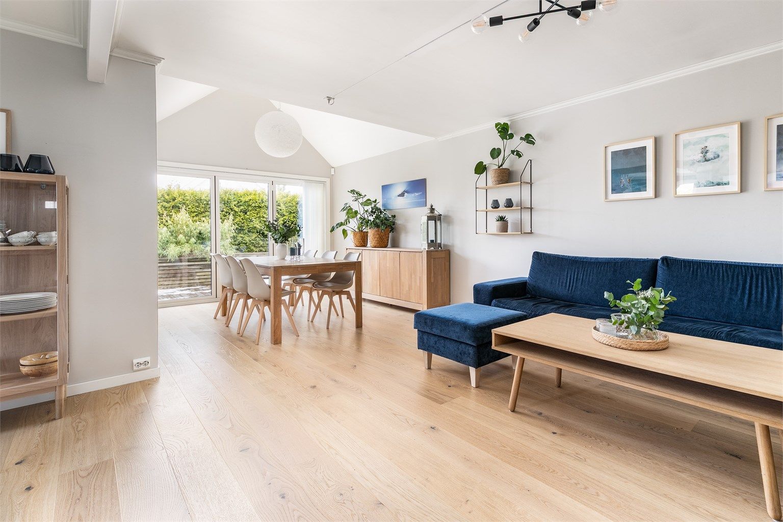 Boligen ble oppført i 2008 og betydelig påkostet i 2015, blant annet med nytt tilbygg til stuen. Fotograf; Børge Oppegård.