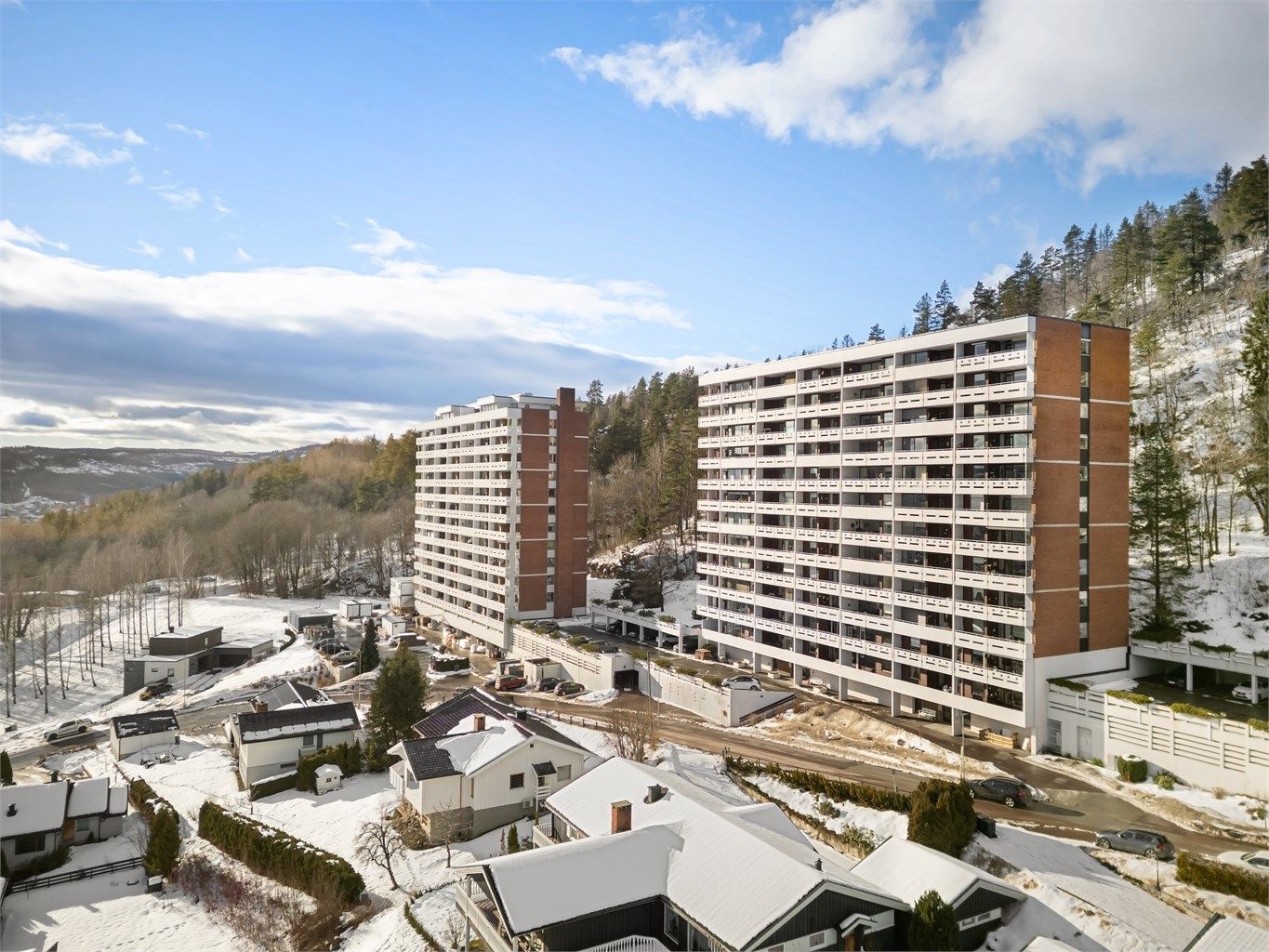 En parkeringsplass i felles garasjeanlegg