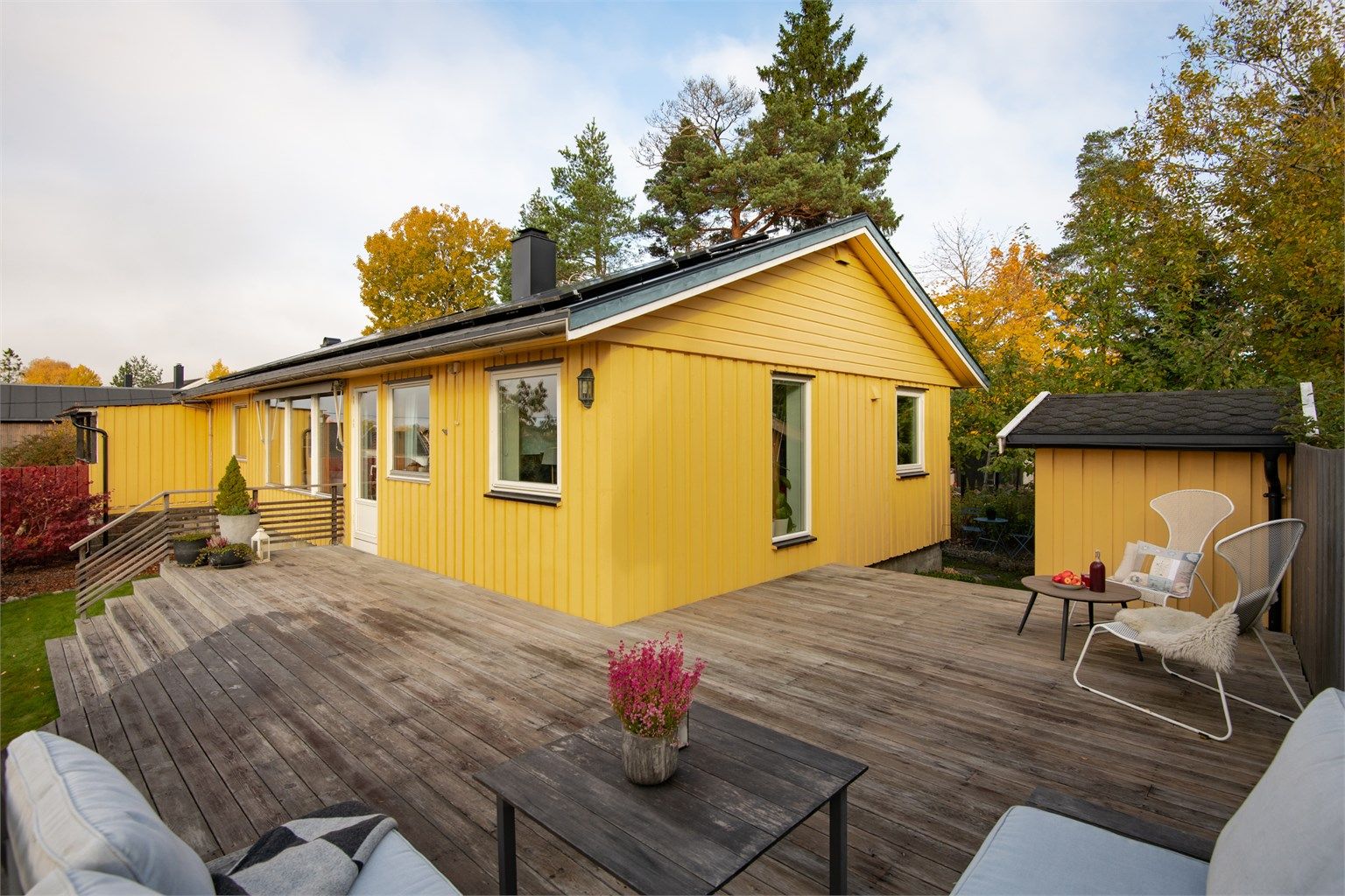 Velkommen til Toppåsen 26C og denne halvpart tomannsboligen over ett plan med stor og solrik markterrasse og flott vestvendt utsikt! Presentert av Christoffer S. Akerjordet og Krogsveen Nordstrand
Foto: Lars Gartå
