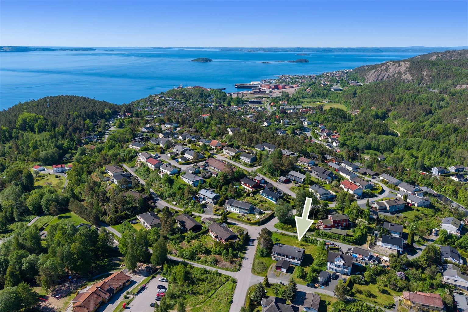 Eiendommen ligger i et veletablert boligområde med nærhet til sjøen og flotte turområder.
Foto: Stener Widnes
