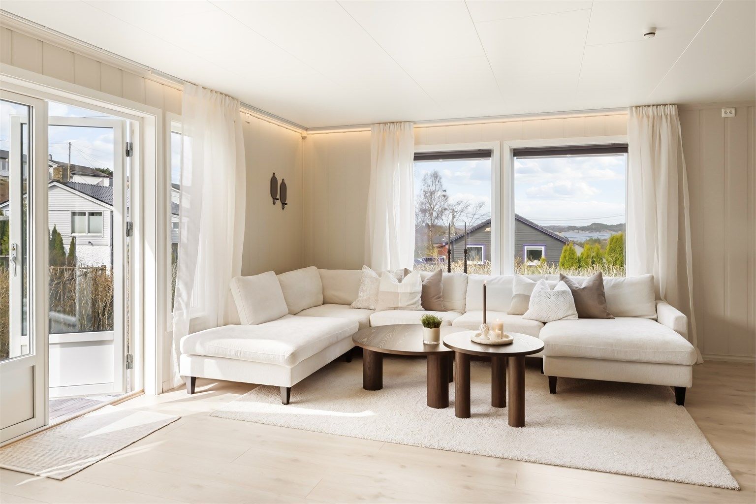 Store vindusflater med godt lysinnslipp