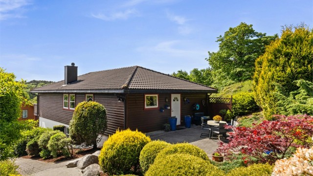 Krogsveen v/ Melissa Lid har gleden av å presentere Maiblomsvingen 15!