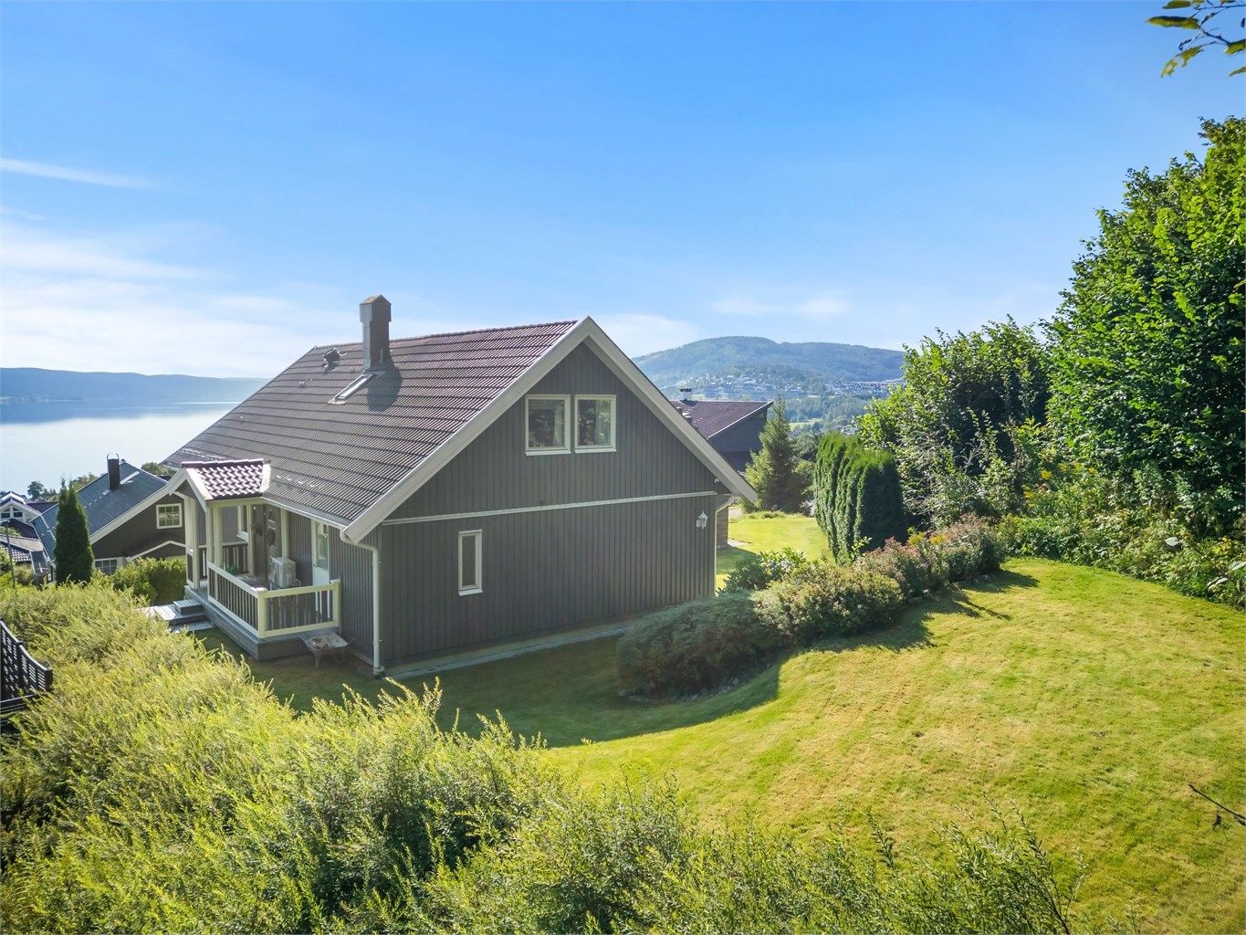 Boligen ligger med fantastisk flott utsikt utover Drammensfjorden 