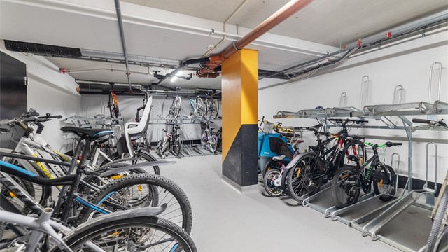 Det er også felles sykkelparkering i kjeller