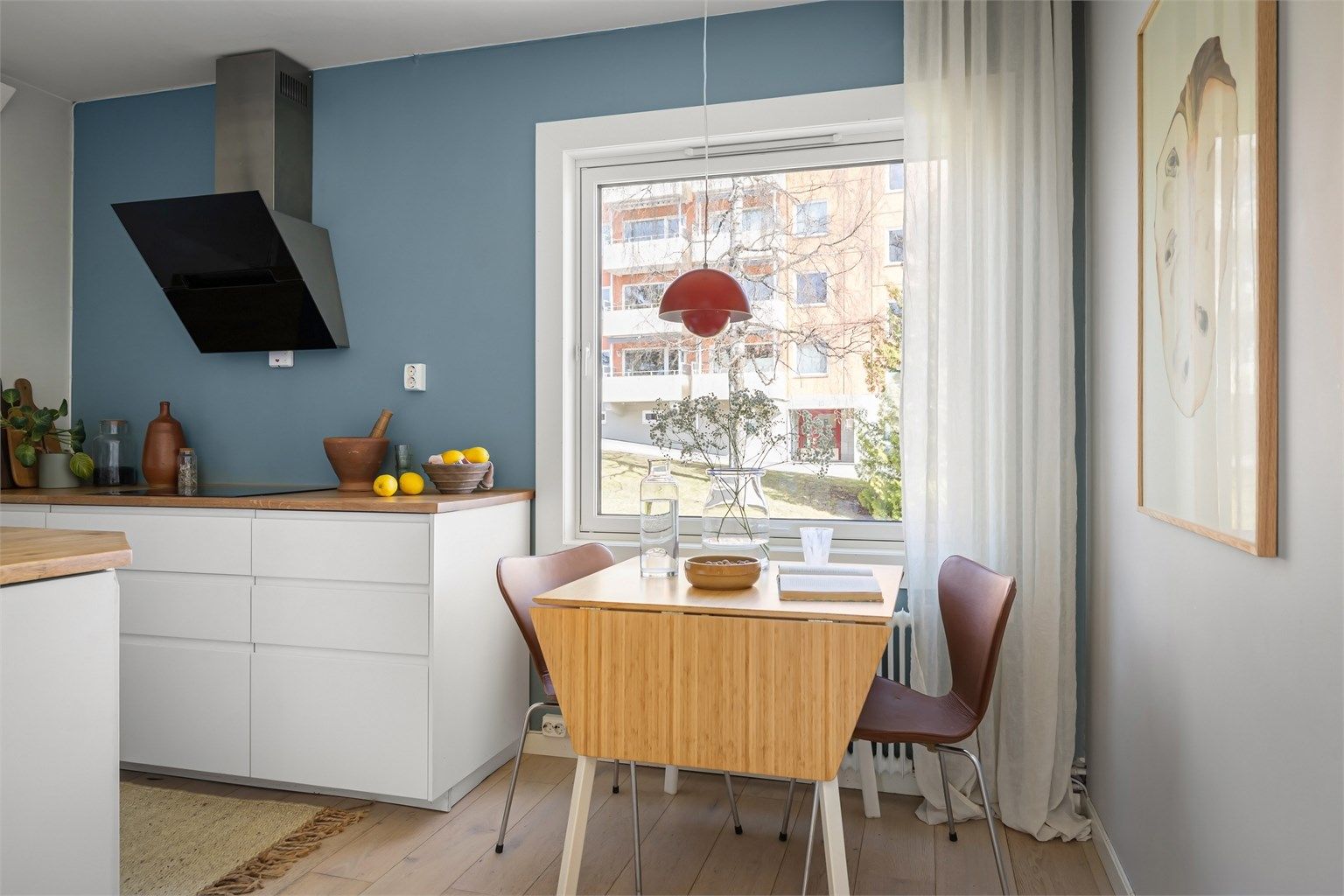  God plass til kjøkkenbord med herlig utsikt