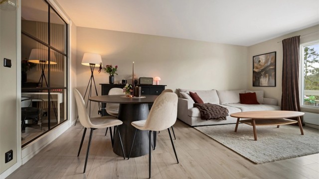 Eiendomsmegler Krogsveen v/ Jan Robert Ottesen har gleden av å ønske velkommen til Gamle Enebakkvei 119!