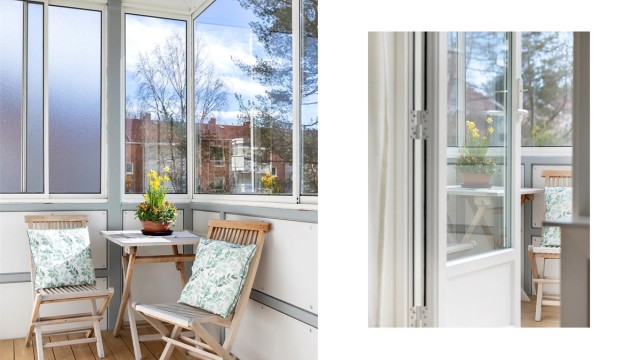 Balkongen har nye terrassebord i impregnert materiale, med rustfrie skruer, (ny i 2021). Her er det god plass til sittegruppe.