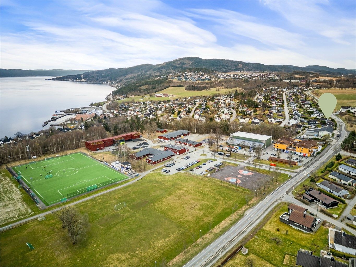 Glassverket IF er et aktivt idrettslag på Åskollen med mange aktiviteter (håndball, fotball, barneidrett, ski og IFO).