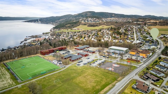 Glassverket IF er et aktivt idrettslag på Åskollen med mange aktiviteter (håndball, fotball, barneidrett, ski og IFO).