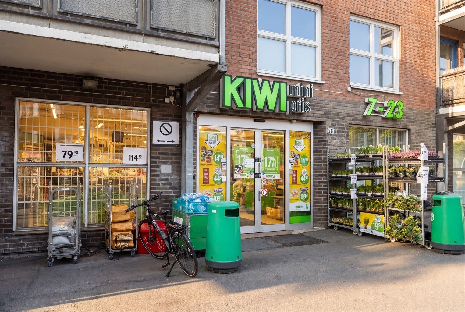 De daglige innkjøpene gjøres enkelt hos Kiwi Vålerenga, som ligger kun et par minutters gange unna.