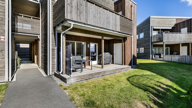 Det er meget enkel adkomst til leiligheten - helt uten trapper eller trinn.