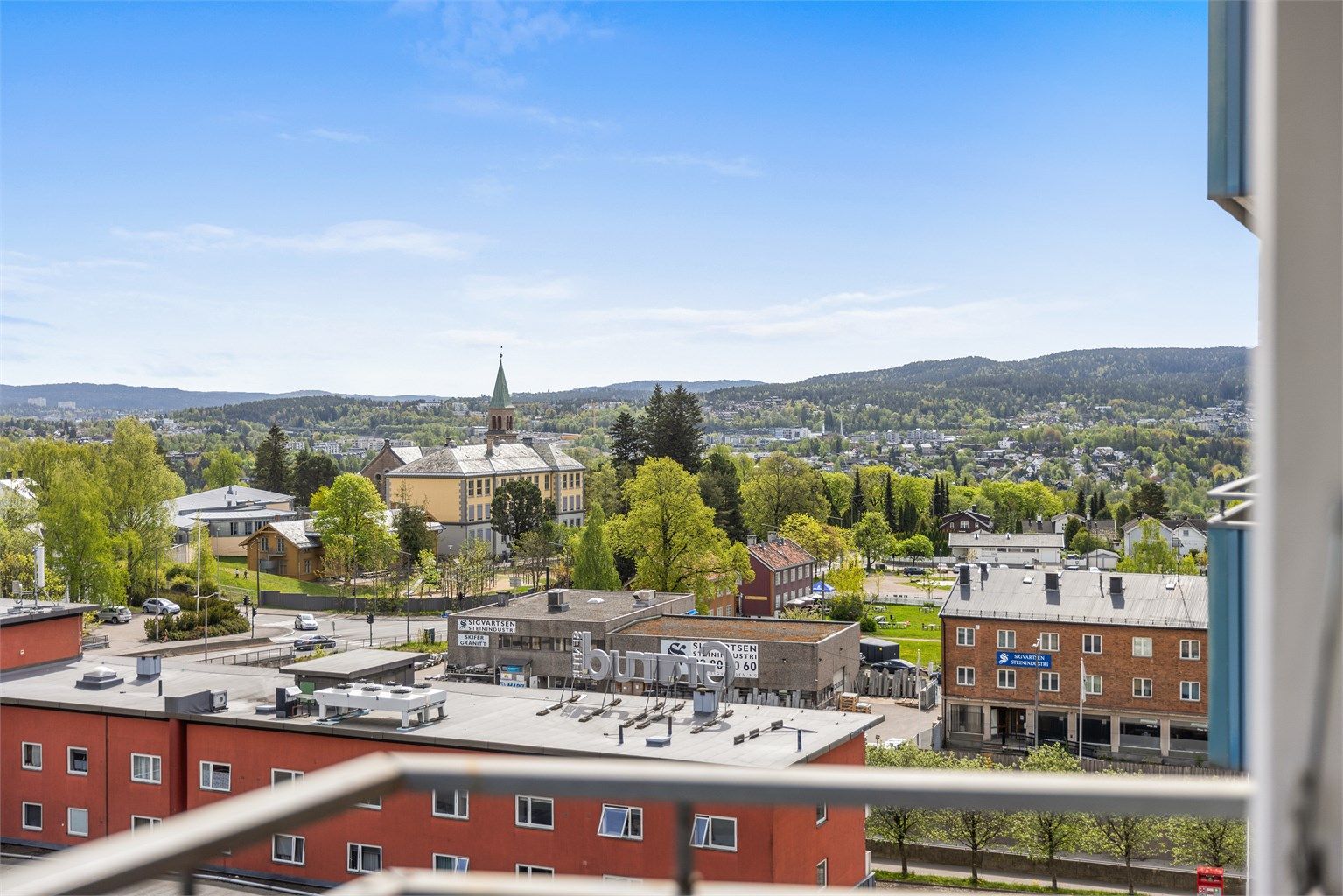 Eiendomsmegler Krogsveen v/Per Inge Hunvik ønsker velkommen til Bergensveien 4A