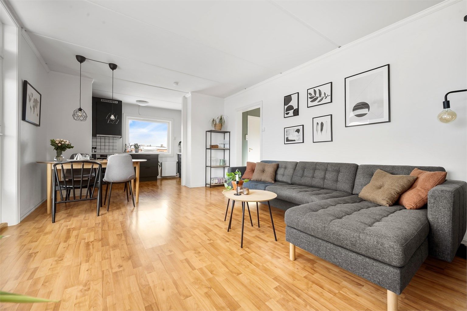 Leilighetens høye og frie beliggenhet gjør at det er minimalt med innsyn.