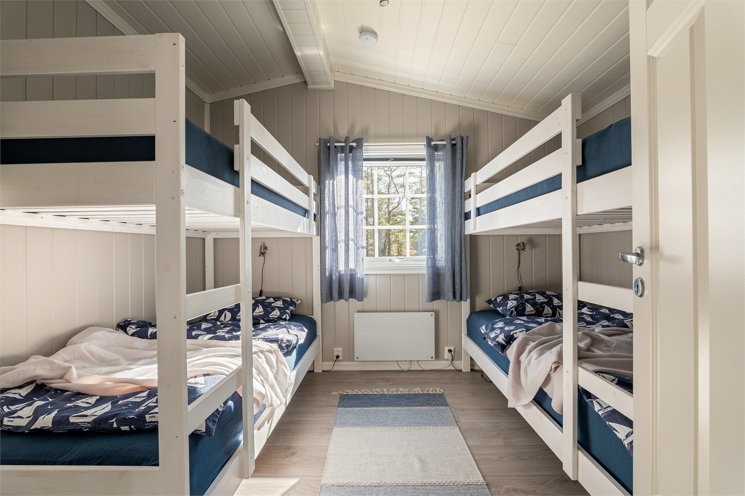 Med køyesenger blir det soveplass til både familien og besøkende.