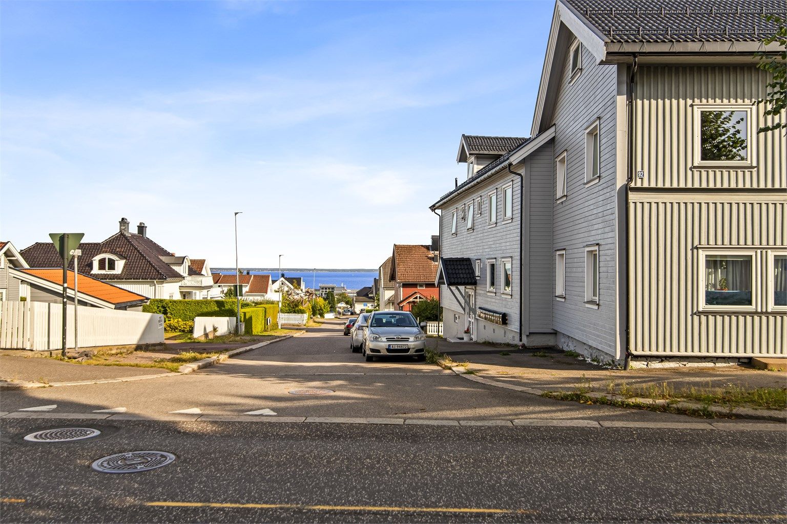 Leiligheten ligger i en koselig gate i Horten, med få kvartaler inn til torget og handlegatene i sentrum.