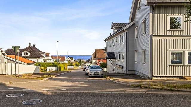 Leiligheten ligger i en koselig gate i Horten, med få kvartaler inn til torget og handlegatene i sentrum.