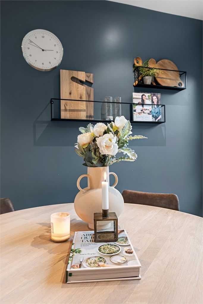 Detaljefoto fra spiseplassen på kjøkkenet 