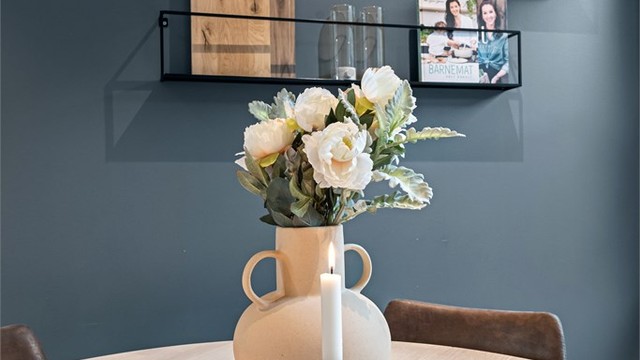 Detaljefoto fra spiseplassen på kjøkkenet