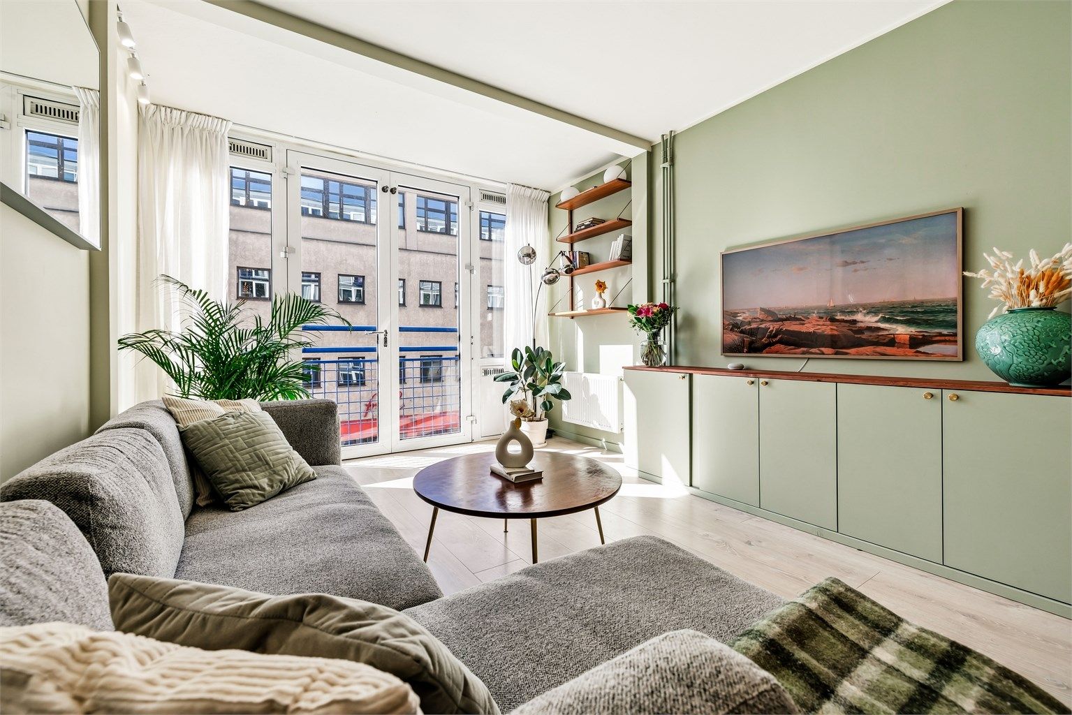 Oppvarming via radiatorer er inkludert i felleskostnadene.