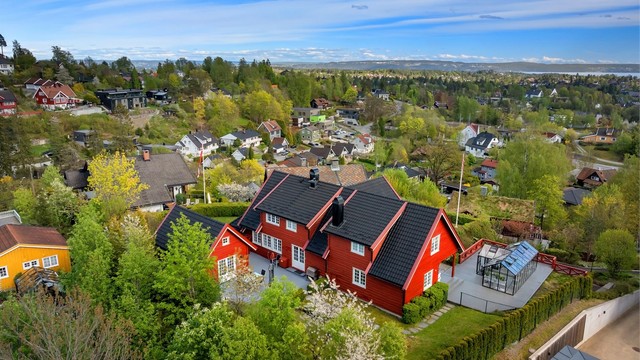 Terrassen ved annekset har adkomst fra forstuen
