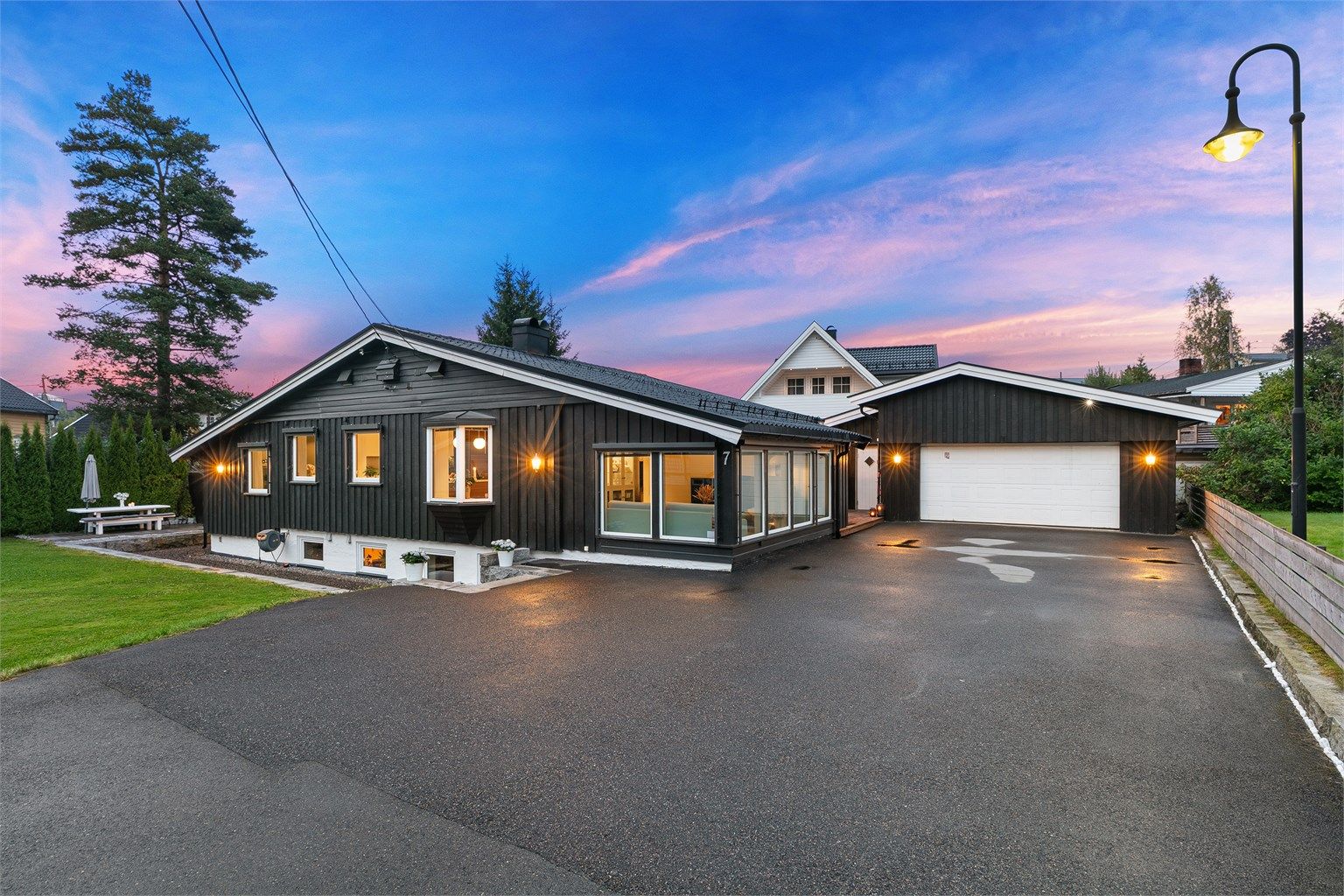 Eiendomsmegler Krogsveen v/Elisabeth Hanssen har gleden av å presentere Glenneveien 7!