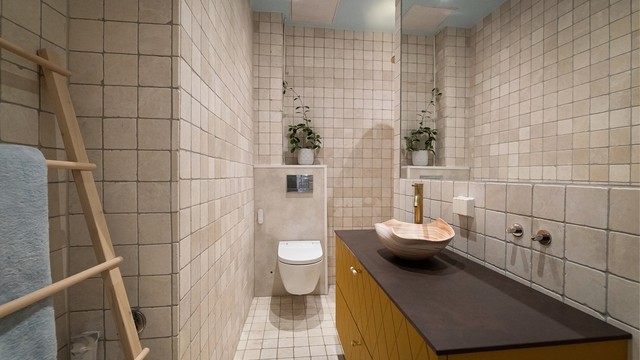 Eier opplyser at det har blitt montert ny baderomsinnredning og toaletter på begge bad.