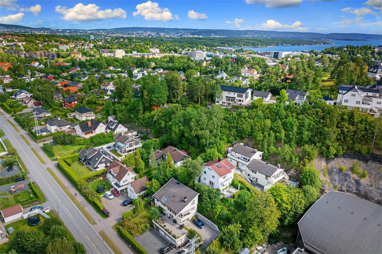 Området er kjent for sine gode oppvekstsvilkår og nærhet til servicetilbud.