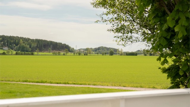 I Vesten Vestre 7 kan du bo oppriktig tilbaketrukket midt mellom byene, omgitt av et vakkert landskap. Fotograf; Kristoffer Kristiansen.