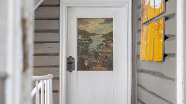 Hver dør forteller en historie og bidrar til boligens helt spesielle atmosfære.