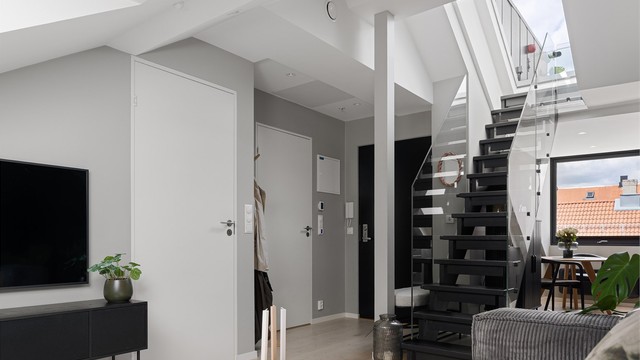 Herfra tar trappen deg opp til takterrassen.