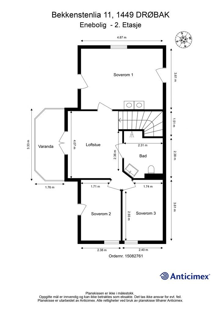 Loftsetasjen er innredet med tre soverom, bad og en loftstue med egen veranda.