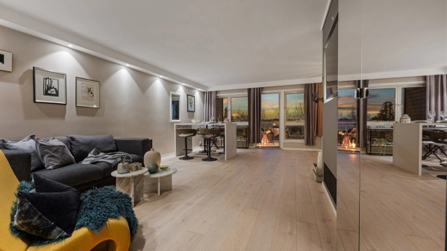 Myrveien 1, er en flott selveierleilighet med gjennomgående bra standard, sørvendt balkong med gode solforhold, åpen og fri utsikt, samt fast parkeringsplass i lukket garasjeanlegg. Leiligheten har en moderne og fin stil. Her kan en flytte rett inn!