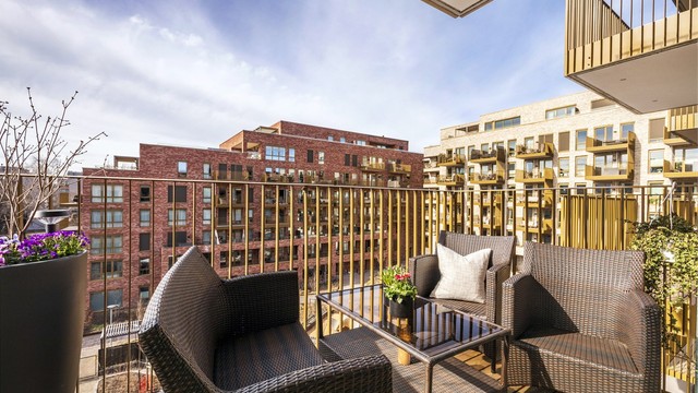 Fint utsyn over gårdsrommet. Ettermiddag- og kveldssol