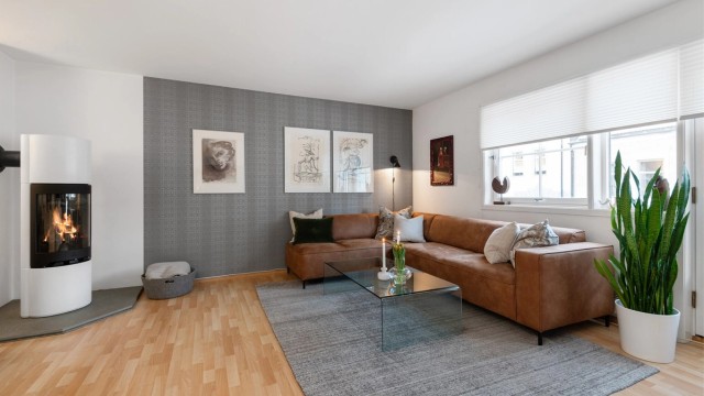 Flott leilighet over to plan med svært sentral beliggenhet.