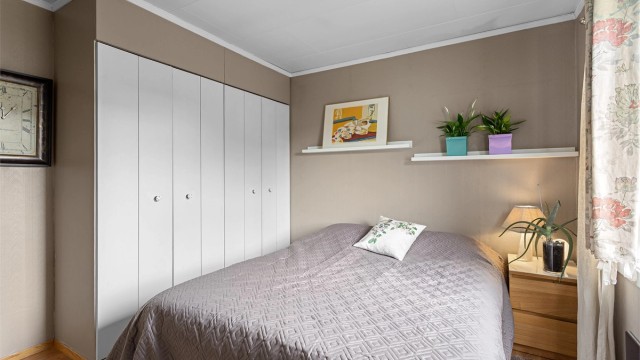 Godt med garderobeplass på et av soverommene.