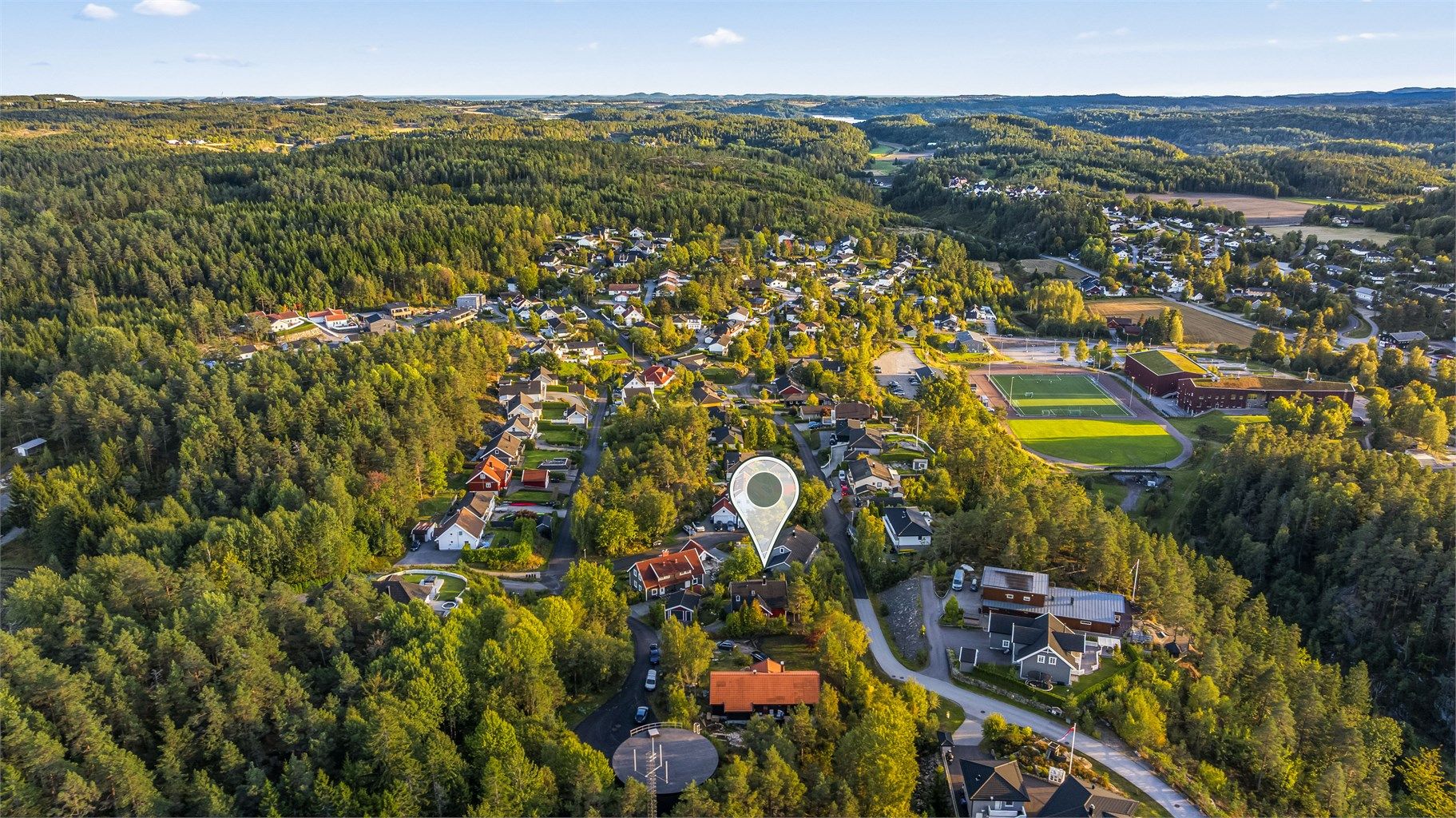 Gangavstand til Kodal skole, Kodalhallen og lokale idrettsanlegg.