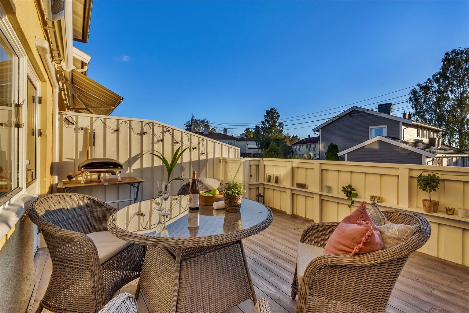 her er det bare å invitere venner og familie til hyggelige sommerkvelder.