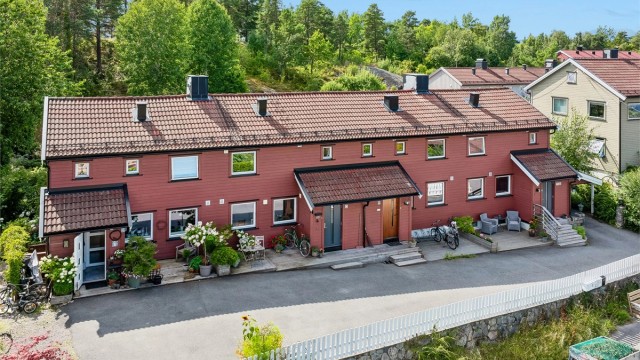Et innholdsrikt og barnevennlig rekkehus med sentral beliggenhet på Tangen.