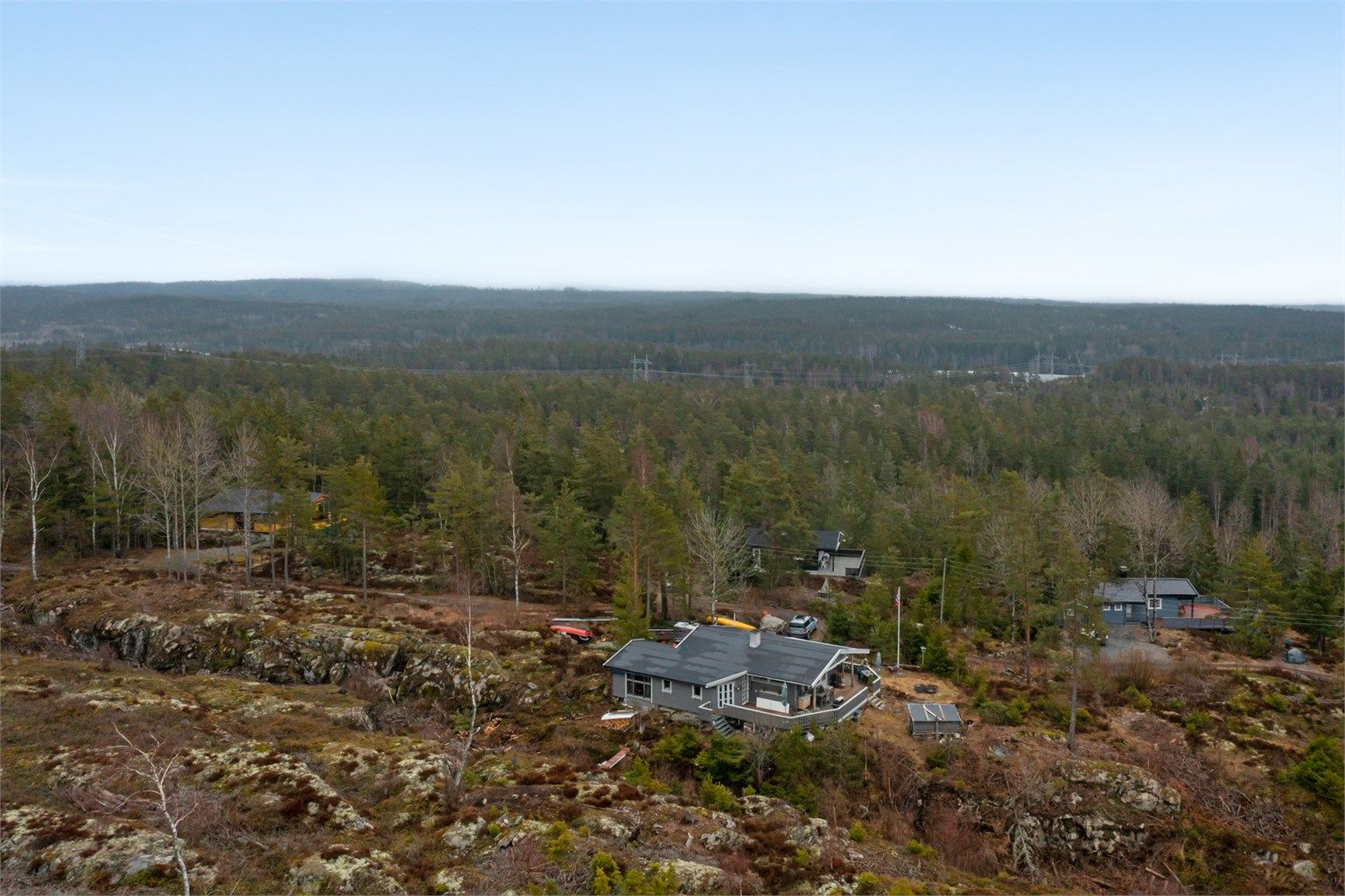 Skog og mark på alle kanter inviterer til et aktivt friluftsliv.