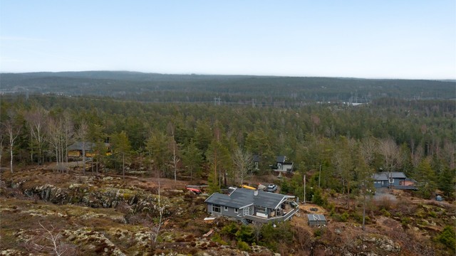 Skog og mark på alle kanter inviterer til et aktivt friluftsliv.