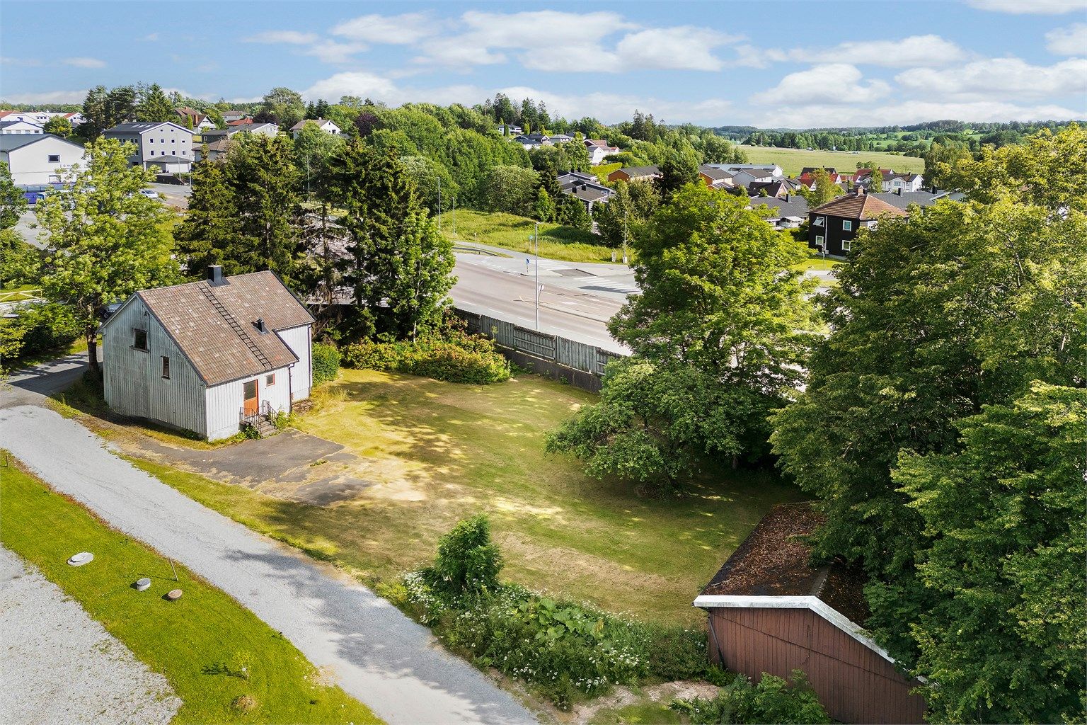 Frosterudveien 1 er en eldre bolig fra 1924 som trenger full renovering