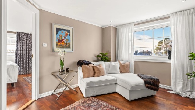 Rommet kan evt. avdeles til et ekstra soverom om behov (selger har tidligere hatt soverom her)