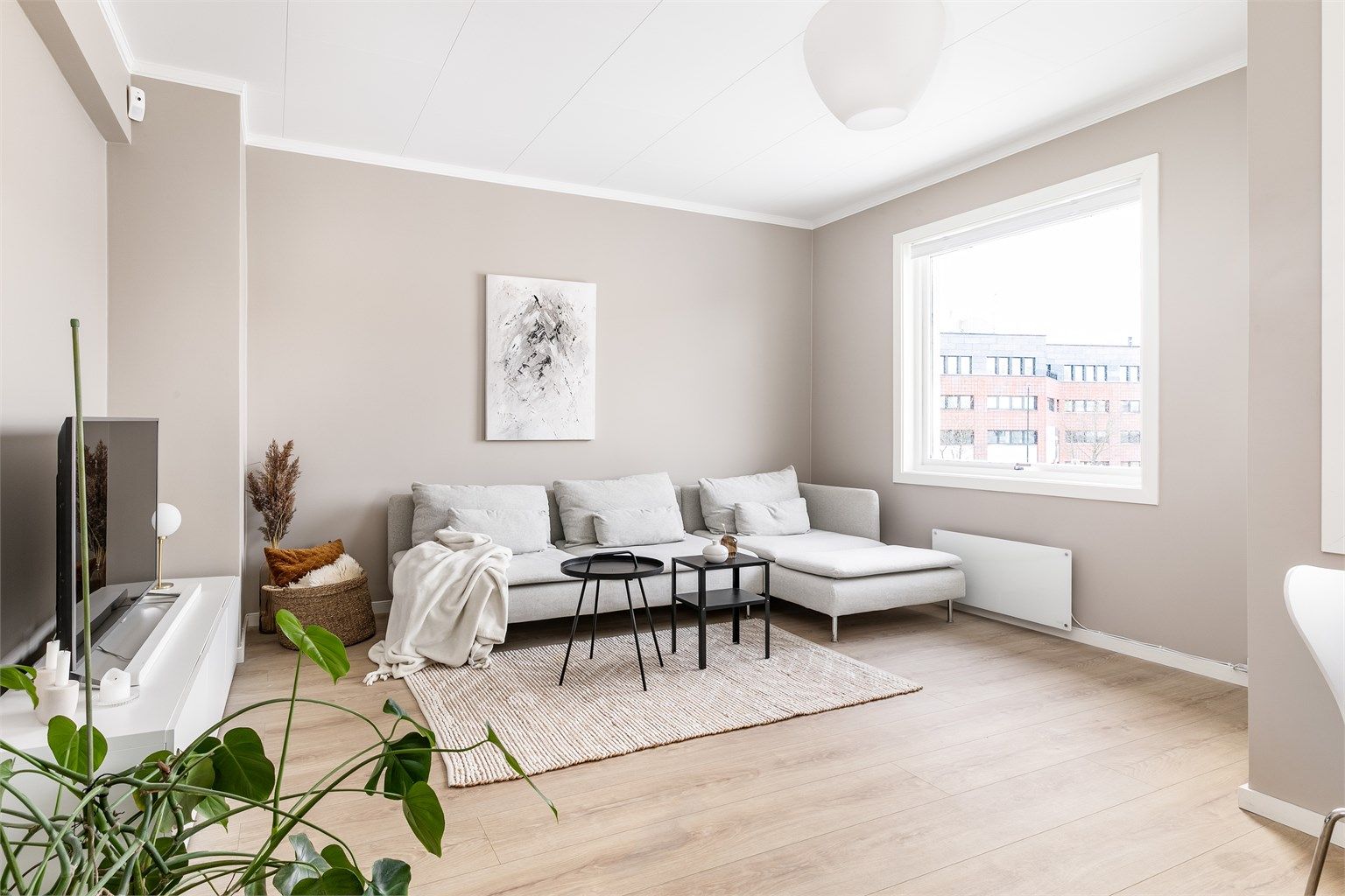 Leiligheten ble gjennom 2024 og 2025 renovert og samtidig betydelig oppgradert til moderne standard.